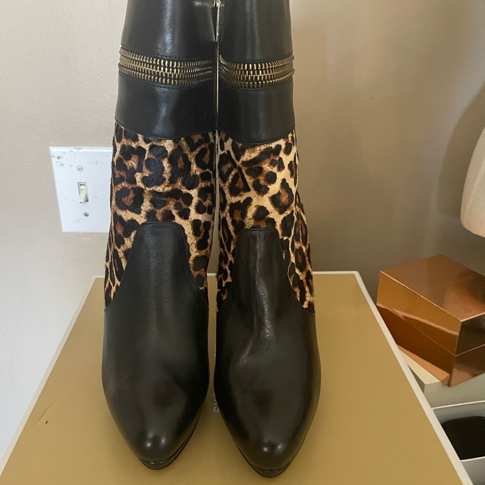 Michael kors boots - Picture 2 of 3